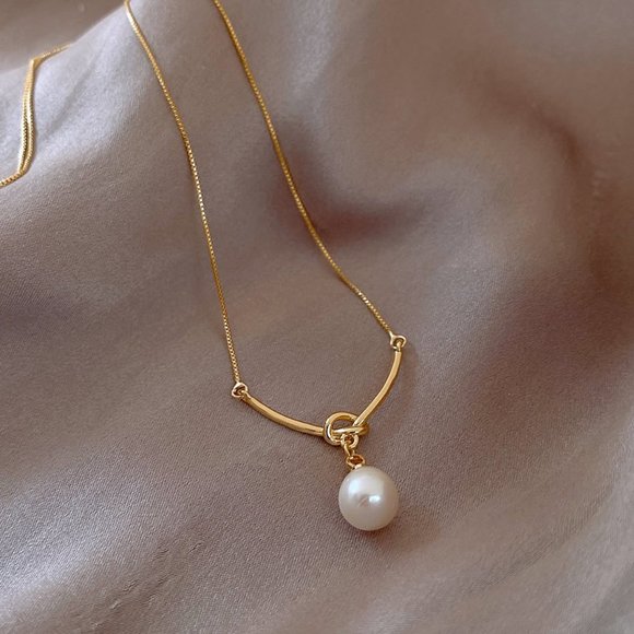 GOLIC Gold Pearl Knot Necklace - Picture 9 of 11
